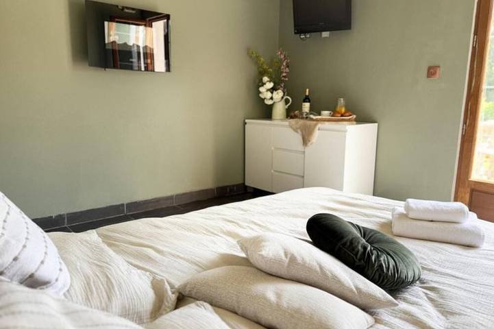 Location de vacances pour 6 personnes, avec jardin et terrasse, animaux acceptés à Mazeyrolles - 3