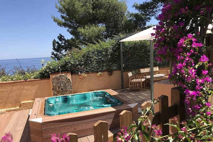 Ferienhaus für 4 Personen, mit Whirlpool und Balkon sowie Garten in Cala Gonone