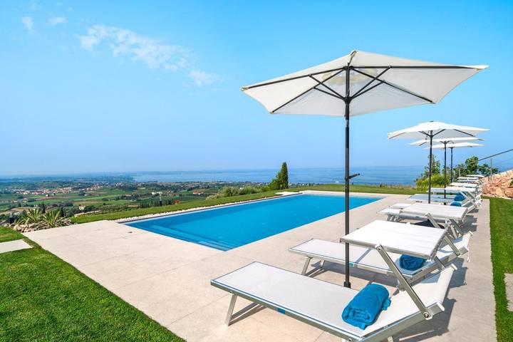 B&b per 2 persone, con vista lago e giardino nonché piscina e panorama in Cavaion Veronese