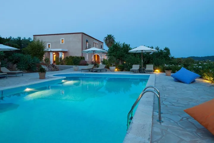 Casa de familia para 3 personas, con piscina además de jardín y terraza - 1