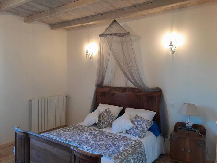 Location de vacances pour 2 personnes, avec vue ainsi que terrasse et jardin à Saint-Cybardeaux - 2