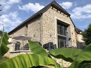 Gîte pour 14 personnes, avec jardin ainsi que jacuzzi et terrasse en Corrèze