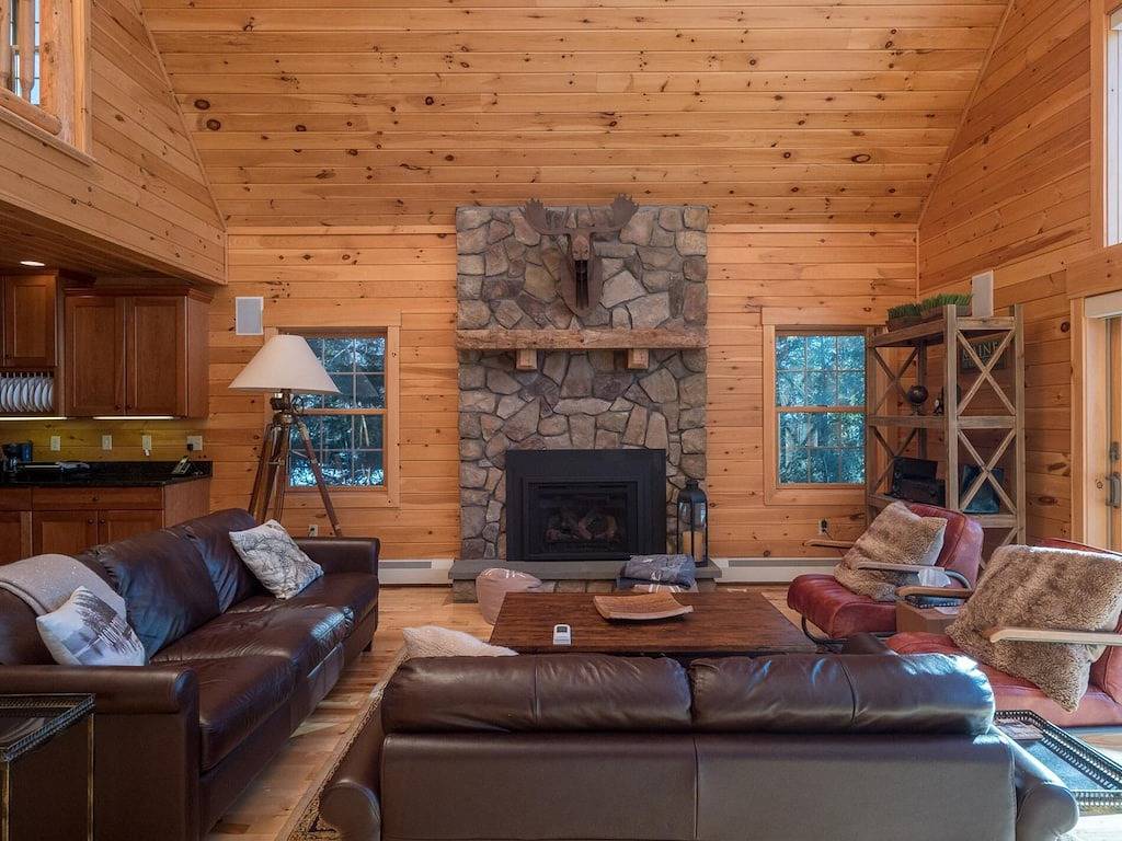 Sunny View Chalet- Minutes to Sunday River- Awesome Mountain Views! in Newry, Sunday River