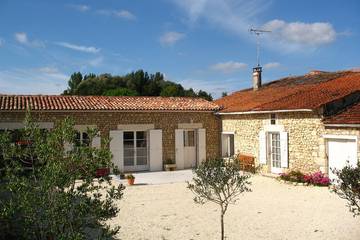 Gîte pour 5 personnes, avec jardin et terrasse à Meursac