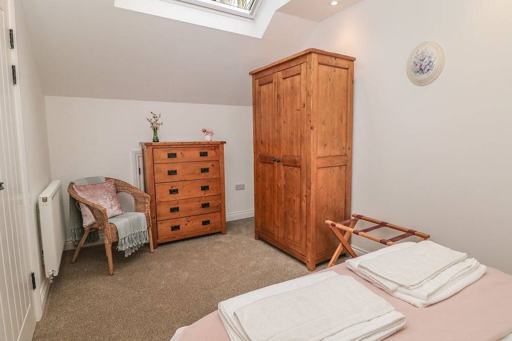 Willow Cottage, pet friendly, with a garden in Stocksbridge in Stocksbridge, Sheffield