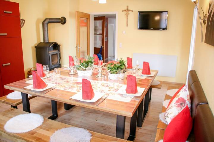 Ganze Ferienwohnung, Xxl-Ferienwohnung Blumenwiese -  Xxl-Ferienwohnung "Blumenwiese" , 140qm, Garten, 5 Schlafzimmer, max. 14 Personen in Hayingen, Neckar-Alb