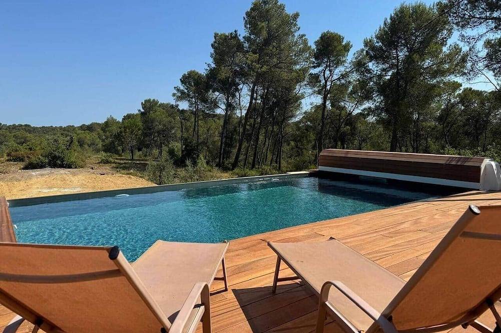 Spacious villa with Swiming pool in a large private park - close to beaches in Saint-Clément-de-Rivière, Montpellier region