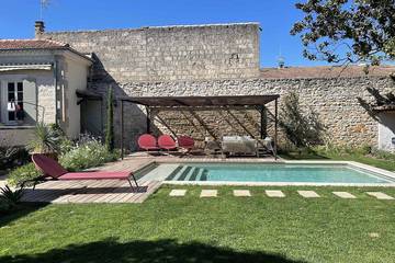 Location de vacances pour 12 personnes, avec jardin à Saint-Laurent-d'Aigouze