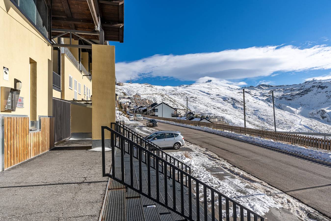 Entire apartment, Apartment '42A' with Mountain Views, Private Terrace and Wi-Fi in Sierra Nevada Ski Resort, Monachil
