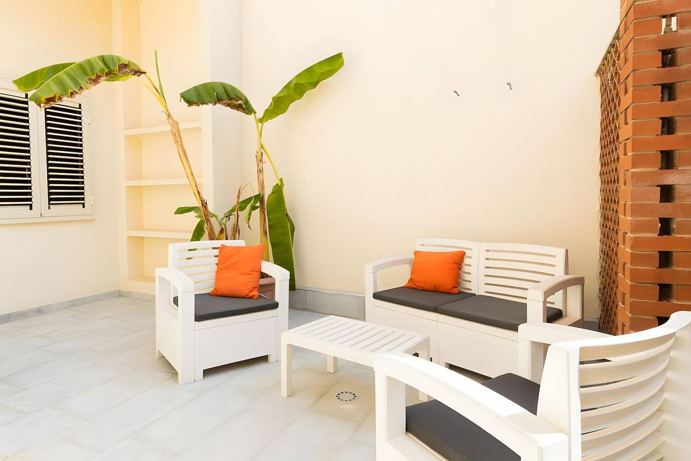 Apartamento entero, Apartamento 'Brezza Marina' con terraza privada y aire acondicionado in Marina di Ragusa, Provincia de Ragusa