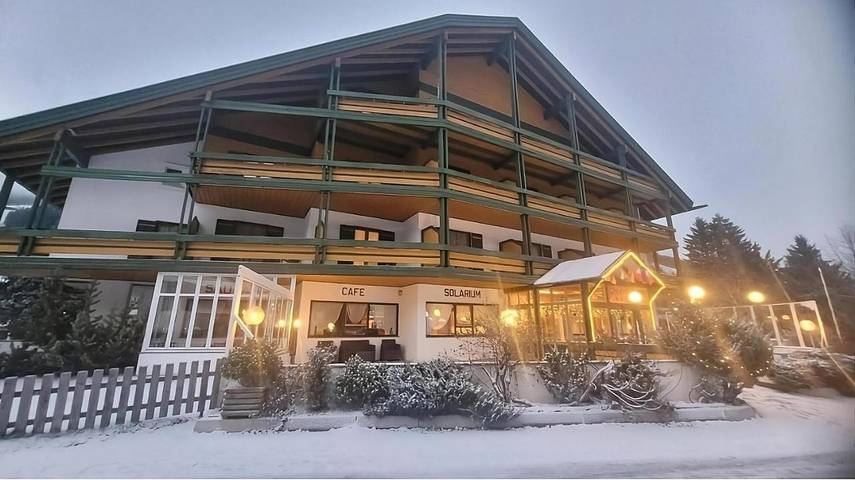 Hôtel pour 4 personnes, avec sauna et piscine ainsi que jardin et vue