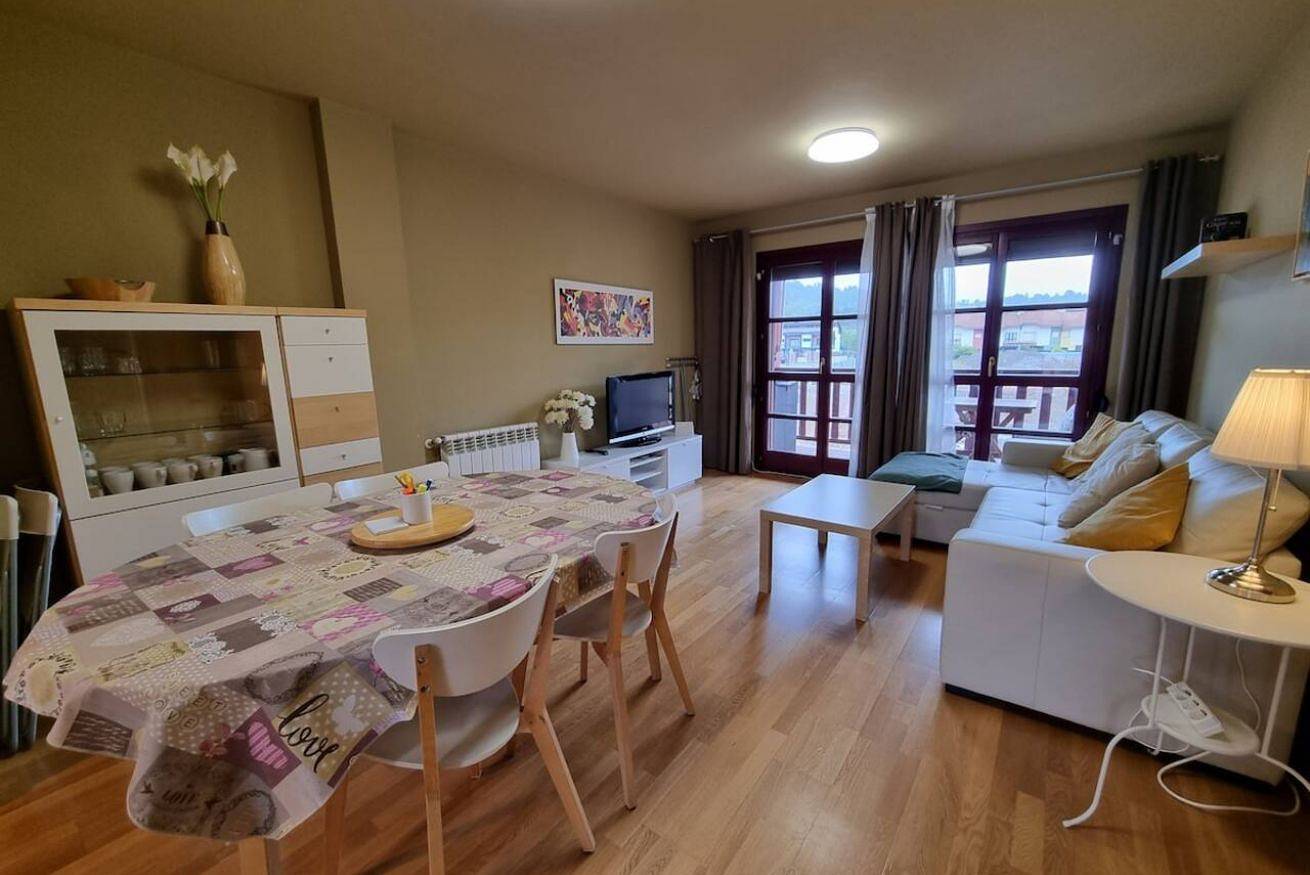 Ganze Wohnung, 13A01 Apartment with garage and terrace in Ribadesella, Costa Verde (Spanien)