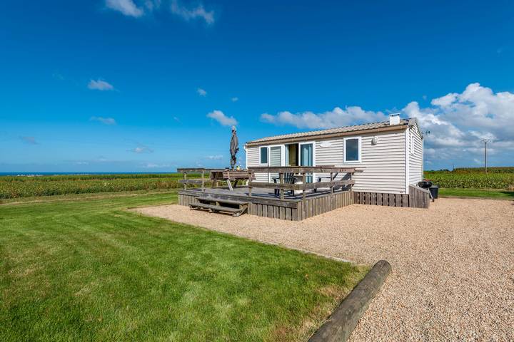 Mobil home pour 4 personnes, avec jardin, adapté aux familles - 1