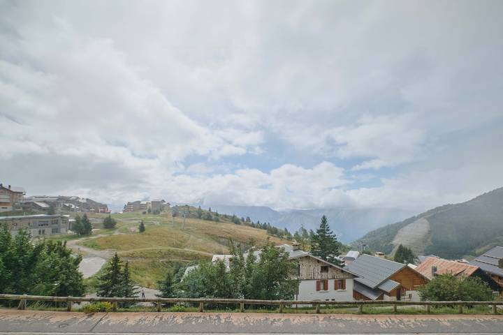Gîte pour 6 personnes, avec bassin pour enfant et balcon dans Office de Tourisme de l'Alpe d'Huez - 4