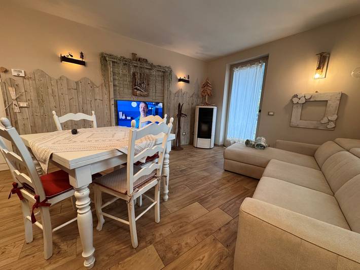 Gîte pour 5 personnes, avec balcon à Carisolo