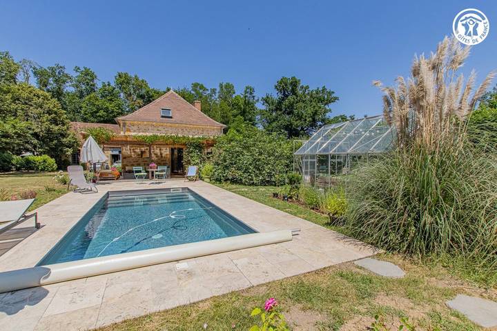 Gîte pour 6 personnes, avec Terrasse ainsi que Jardin et Piscine