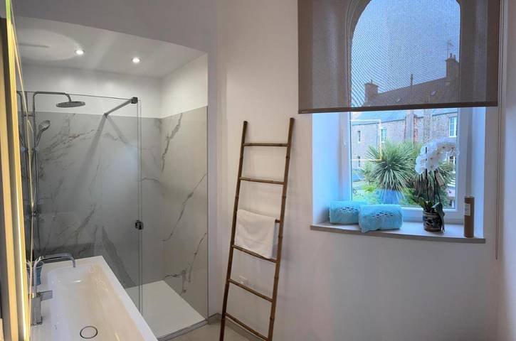 Chambre d’hôte pour 2 personnes, avec Terrasse ainsi que Jardin et Vue à Barfleur