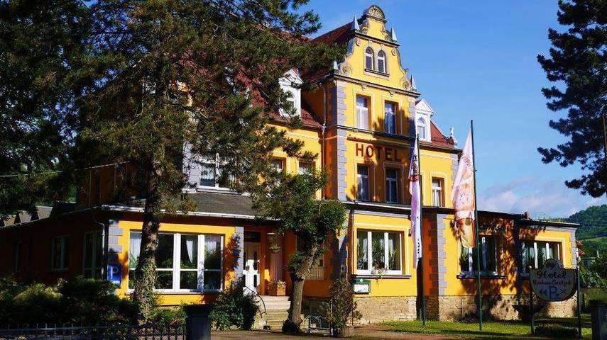 Hotel für 3 Personen, mit Whirlpool und Terrasse sowie Garten und Sauna in Bad Blankenburg