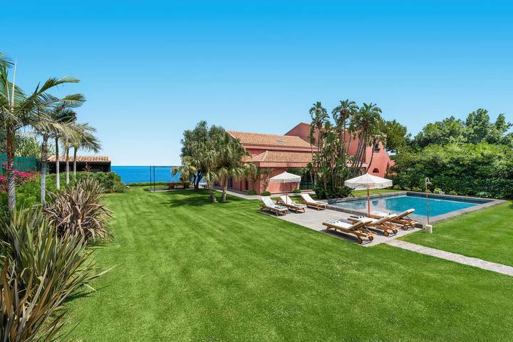 Location de vacances pour 8 personnes, avec terrasse et jardin à Acireale - 2