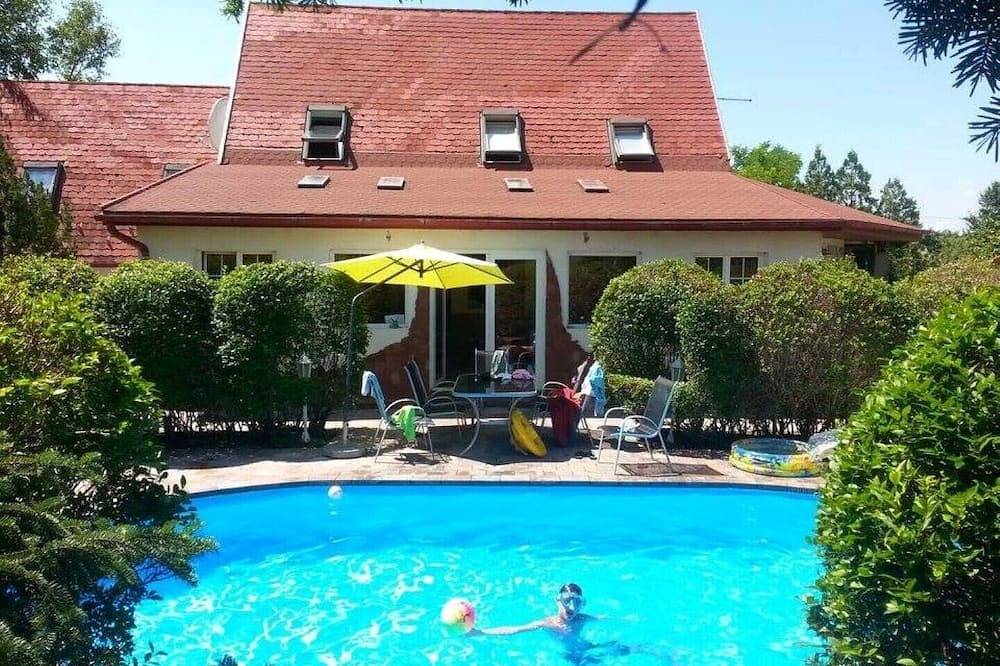 Ferienhaus mit Pool in einem romatischen Ort am Nordplattensee in Balatonakali, Balatonfüredi járás