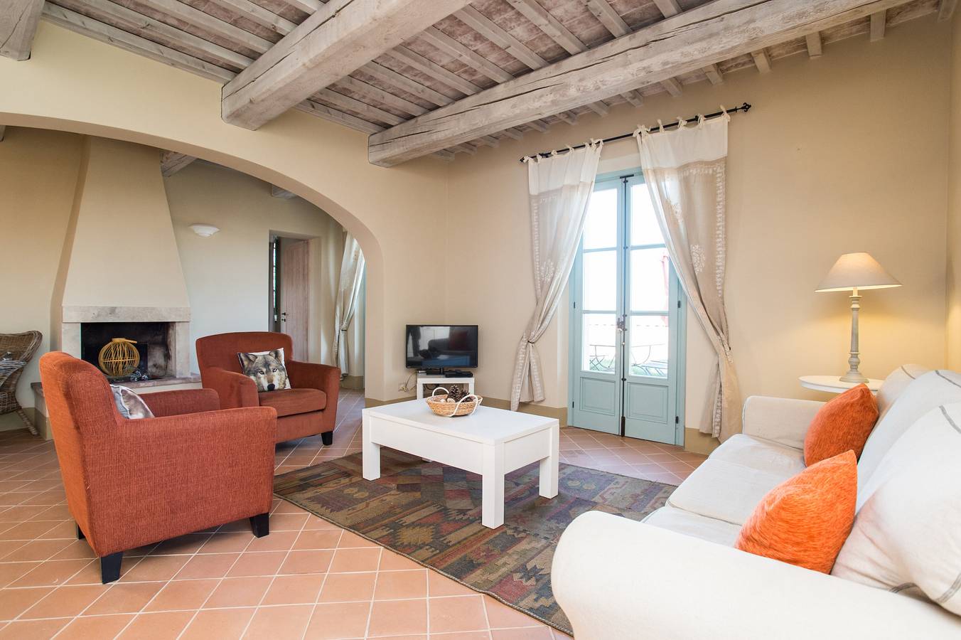 Entire apartment, Apartment In A Hotel "Pino" with Pool, Private Terrace & Wi-Fi in Trequanda, Siena Province