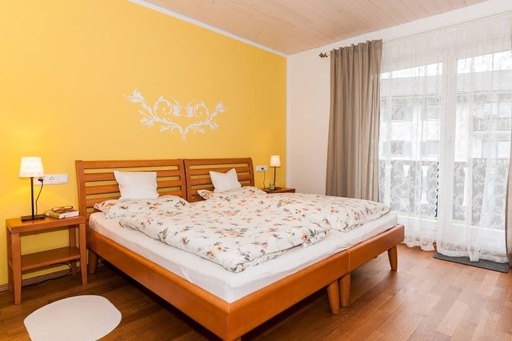 Entire apartment, Vacation apartment Am Badepark in Bad Wiessee, Alpine Region of Tegernsee and Schliersee