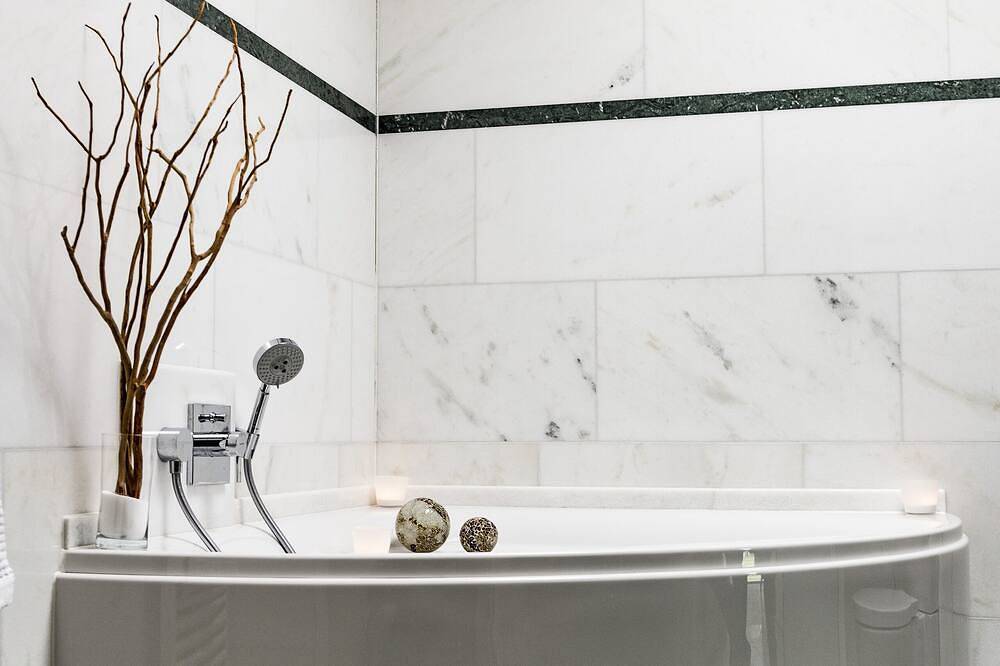 Ganze Wohnung, La Vigna - Suite - mit eigenem Swimming Pool & Sauna in Weil am Rhein, Südschwarzwald