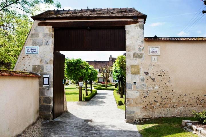 Location de vacances pour 2 personnes, avec jardin ainsi que vue et piscine à Houx (homonymie)