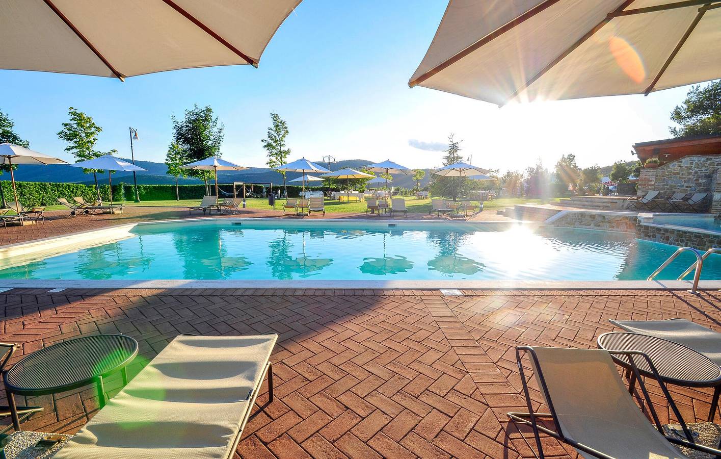 Paradies mit Seeblick - Geräumiges Apartment mit Pool und Parkplatz in Magione, Lago Trasimeno