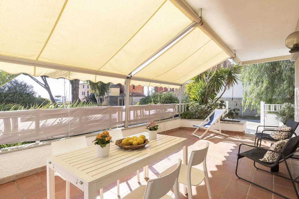 Appartement entier, Confortable appartement pour 6 personnes avec climatisation, WIFI, TV, terrasse et animaux admis in Guardia di Finanza, Andora