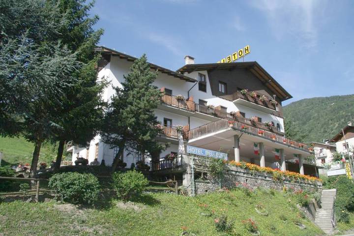 Hôtel pour 3 personnes, avec Balcon et Terrasse ainsi que Jardin et Vue dans Gignod