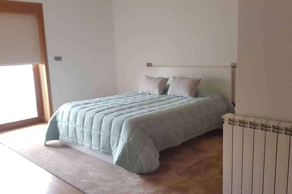 Suite com banheira hidromassagem in Gondifelos, Gondifelos, Cavalões e Outiz