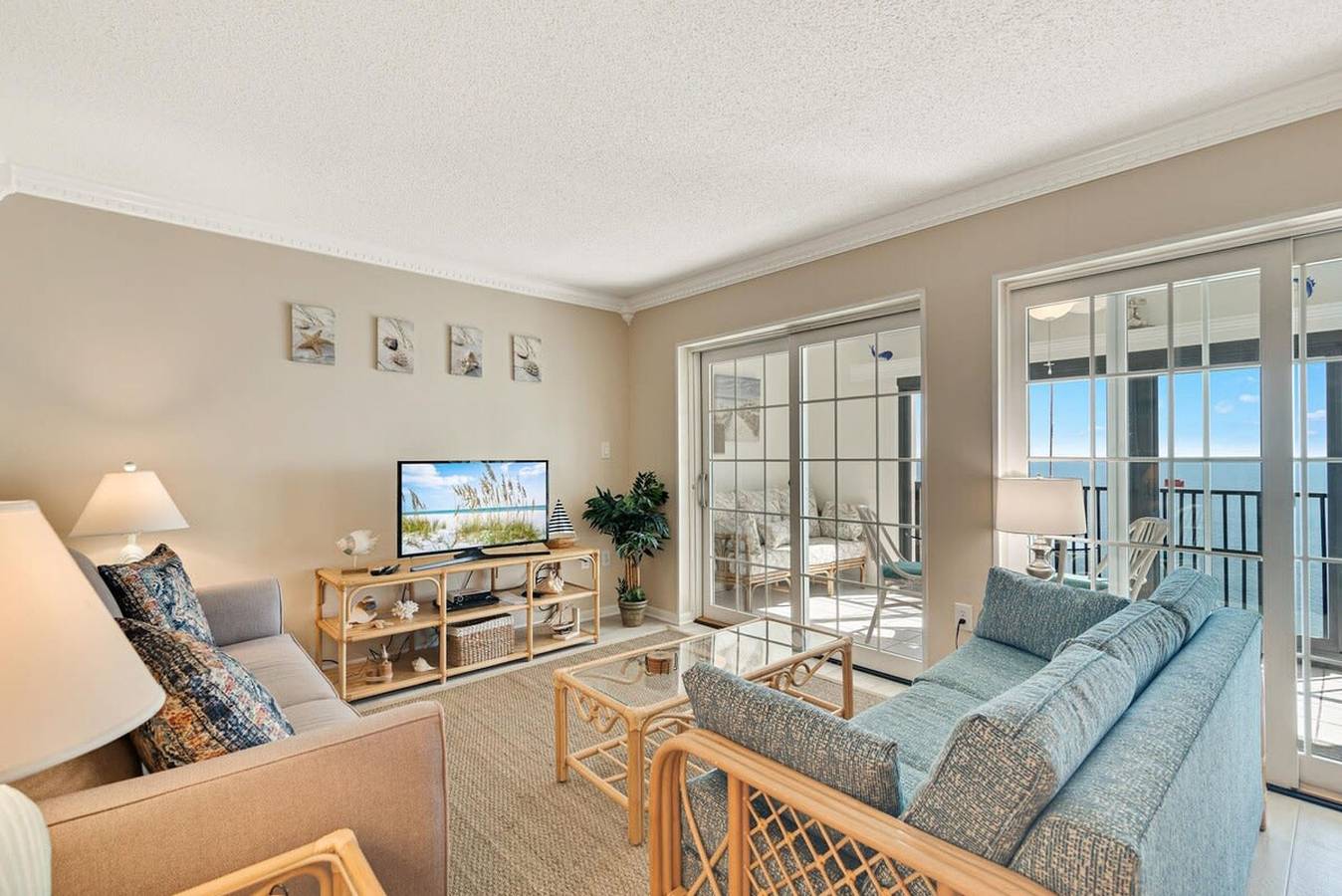 Entire apartment, Gulf Tower 12A- Direct gulf-front 2 2 sleeps 6 in Gulf Shores, Mobile Bay