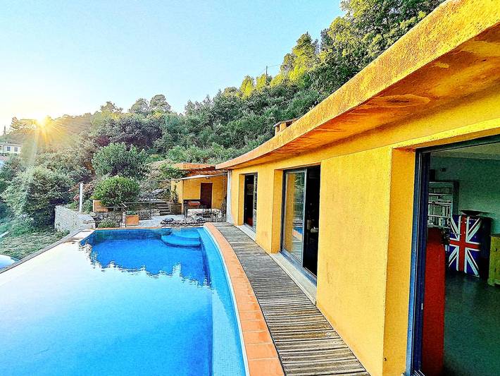 Location de vacances pour 6 personnes, avec piscine ainsi que jardin et terrasse à Cotignac - 2