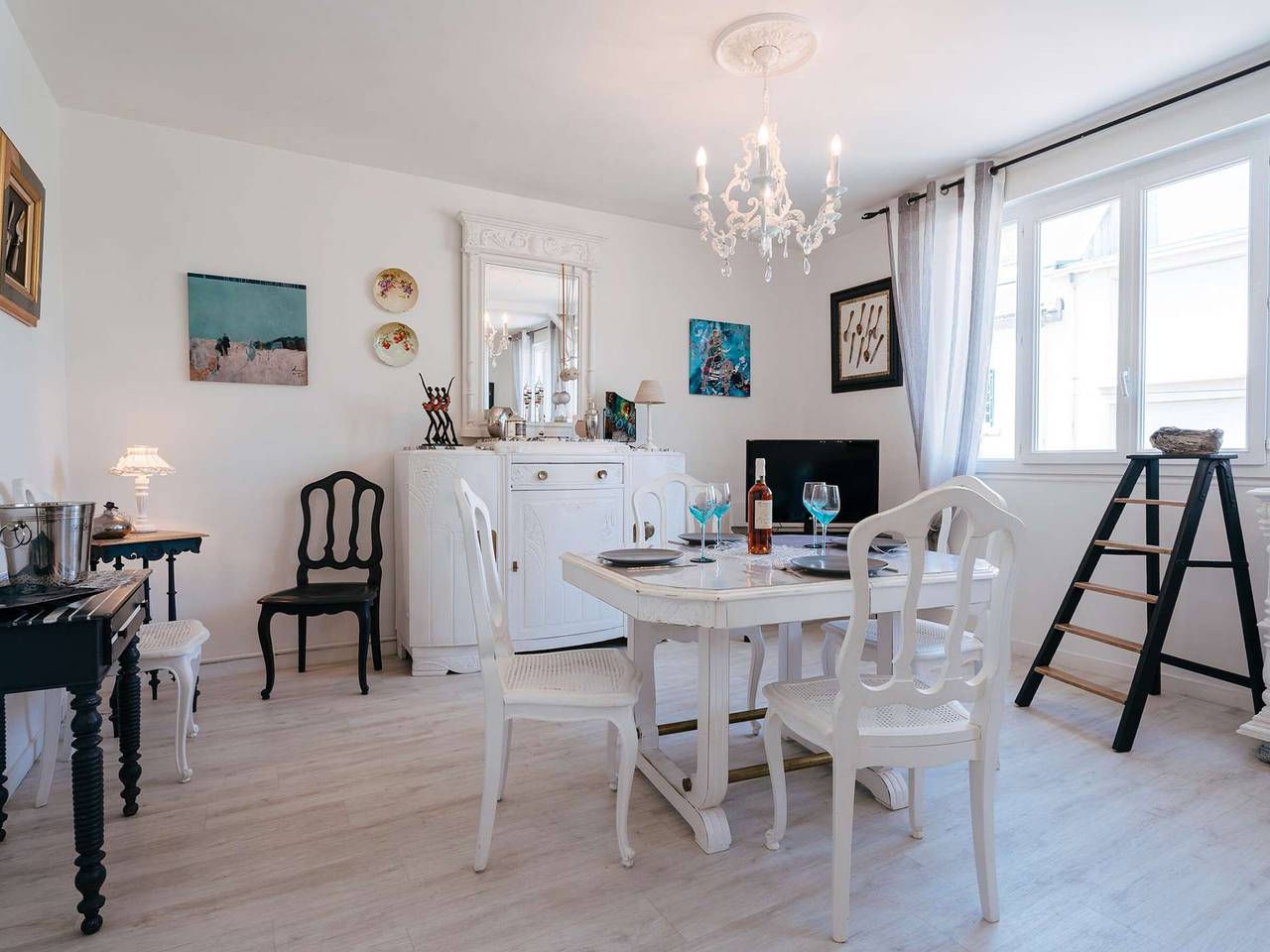 Entire apartment, Carnac Plage: Superbe T2 rénové 60m², à 50m de la Grande Plage, Wifi, pour 4 personnes in Carnac Plage, Carnac