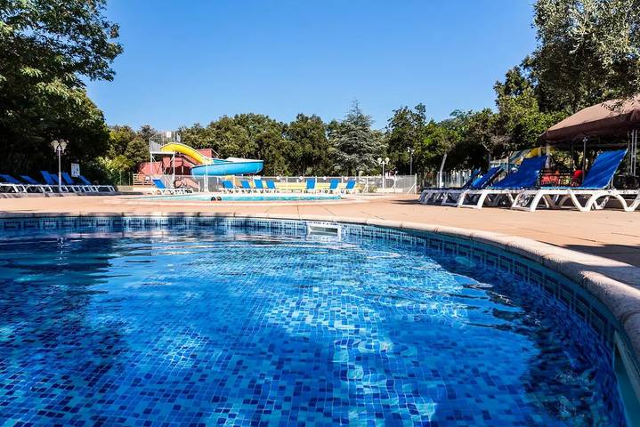 Mobil home pour 6 personnes, avec Terrasse et Piscine en Corse