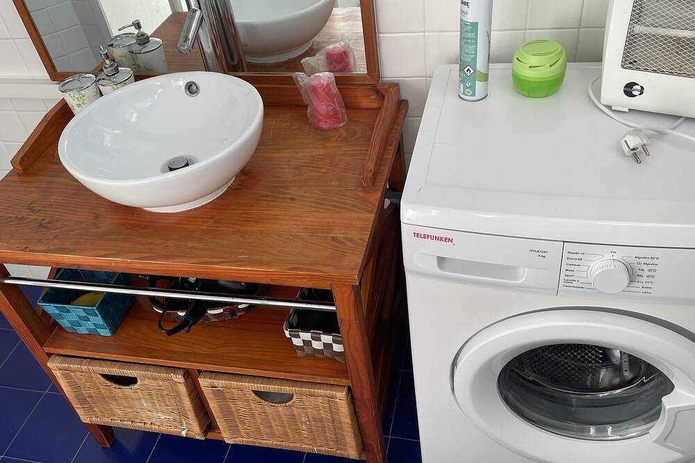 Entire apartment, Apartamento Beatriz for 4 people in Cuenca, Cuenca Province