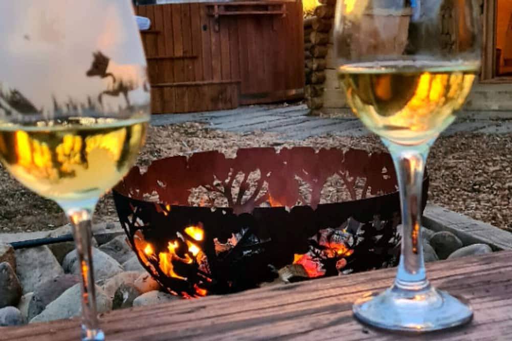 Fox Lodge at Heygates Lodging - Waterfront Wooden Lodge With hot tub in Northamptonshire