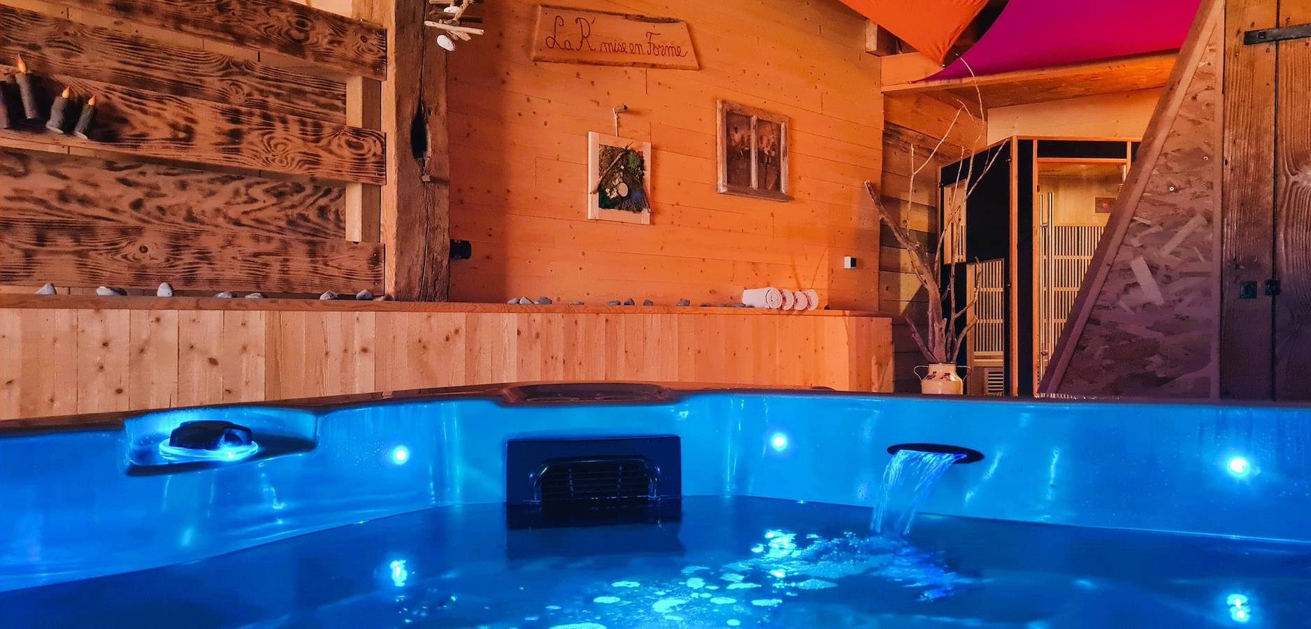 Habitación « Séquoia » con terraza común, jardín compartido y jacuzzi compartido in Vellerot-lès-Vercel, Jura Francais