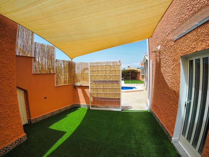Apartamento de vacaciones para 6 personas, con vistas y balcón además de jardín y piscina - 1