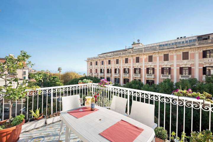 B&b per 12 persone, con balcone a Salerno