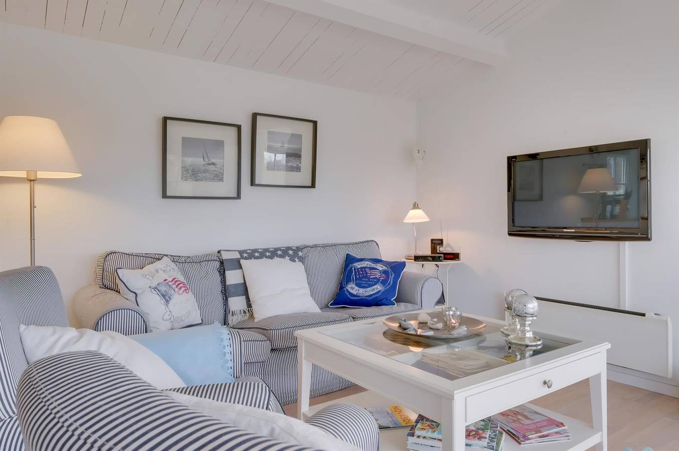 Home in Dronningmølle with Wifi in Dronningmølle, Kattegat Küste
