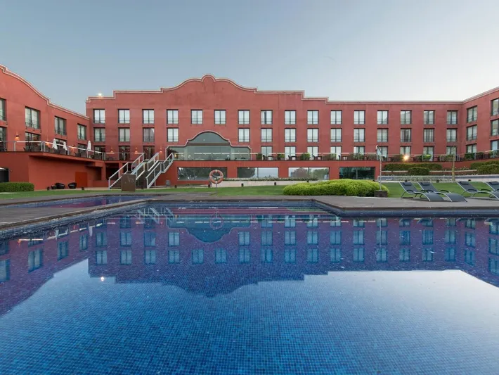 Hotel para 2 personas, con jardín además de terraza y piscina - 1