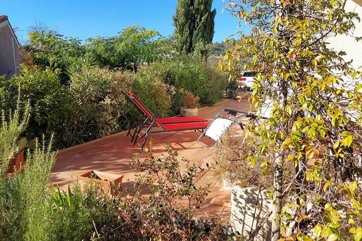 Casa de vacaciones para 4 personas, con piscina además de terraza y jardín - 1