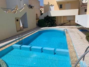 Gîte pour 4 personnes, avec piscine et jardin dans Almirida