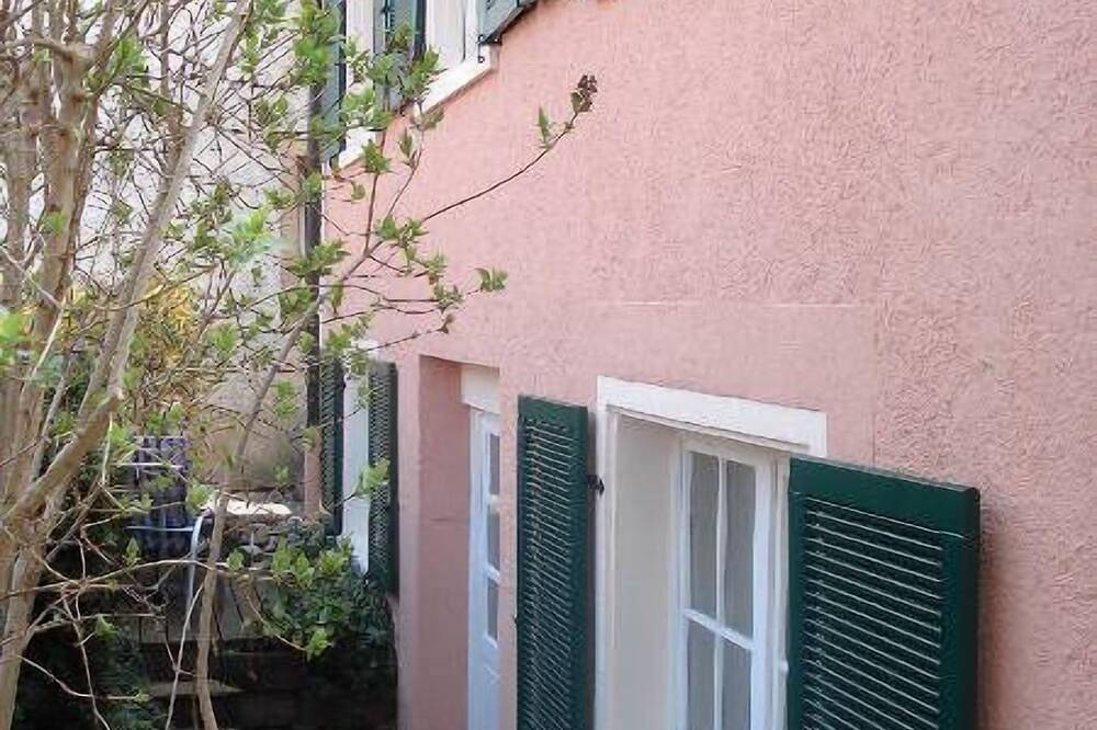 Ganze Wohnung, Ferienwohnung 1 mit 45qm, 1 Schlafzimmer für max. 2 Personen in Staufen im Breisgau, Südschwarzwald