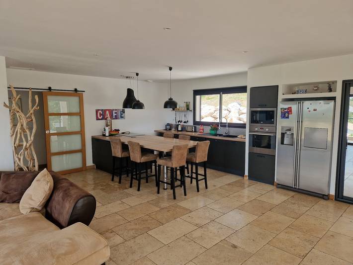 Entire apartment, Apartment 'Haut De Villa Magnifique' with Mountain View, Wi-Fi and Air Conditioning in Rousset, Aix-en-Provence region