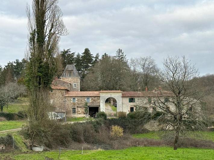 Location de vacances pour 14 personnes, avec jardin ainsi que jacuzzi et piscine à Château-Thébaud