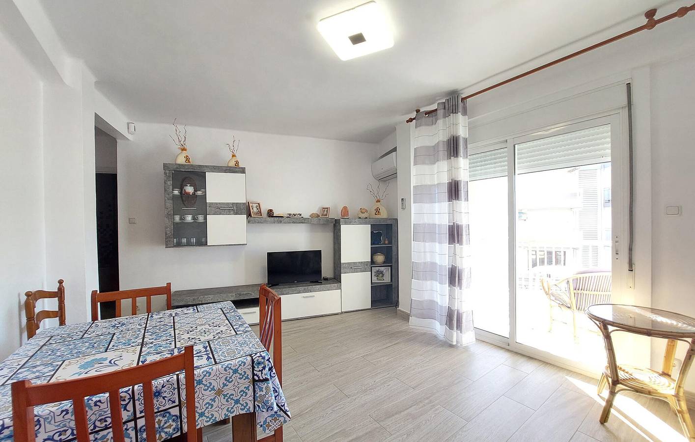 Appartamento intero, Appartamento con terrazza sul mare, giardino, aria condizionata e congelatore in Playa de Tavernes de la Valldigna, Tavernes de la Valldigna