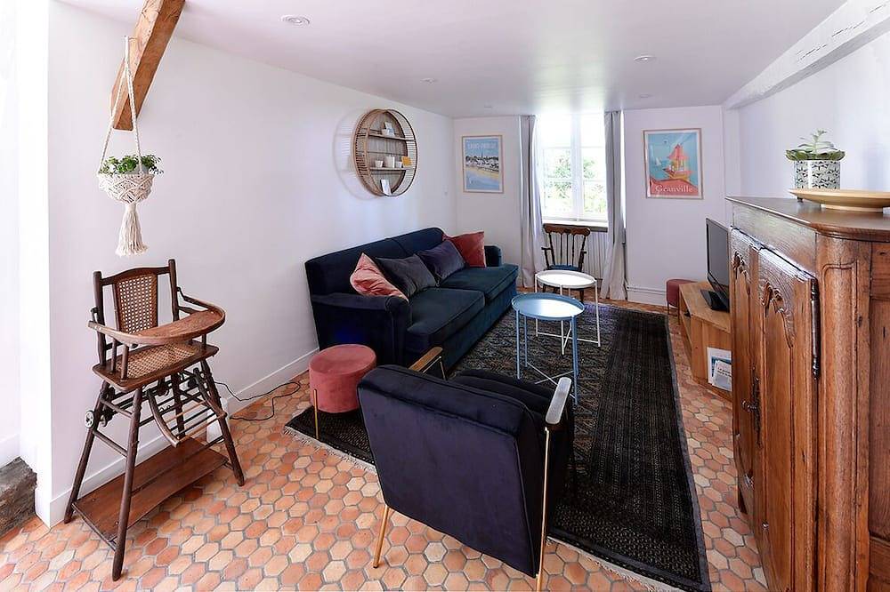 Logement de charme au sein d’un parc,  commerces et plage à pied in Saint-Pair-sur-Mer, Côte de la Déroute